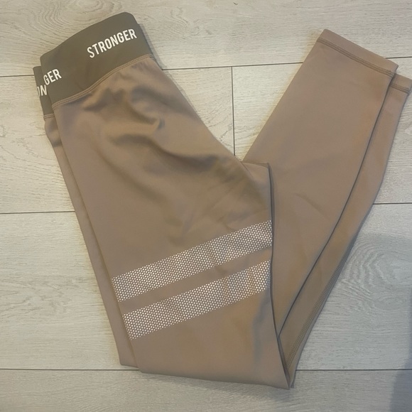 Running leggings with left thigh details, size medium. - Picture 2 of 4